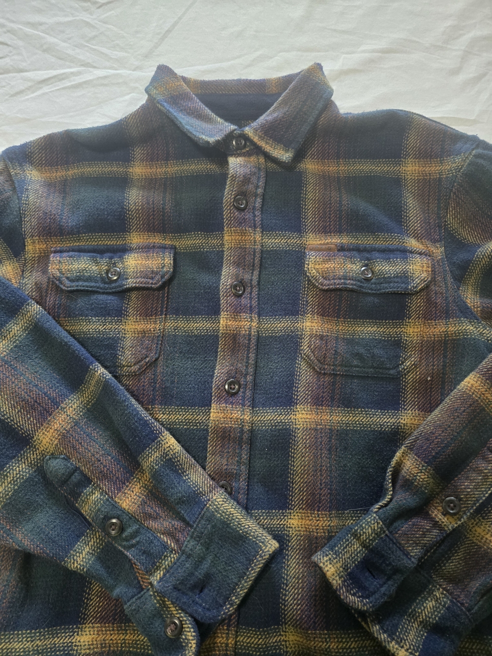 Orvis Navy and Mustard Plaid Button-Down Flannel Shirt Mens Size Large EUC